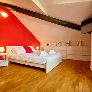 Moscova Charme , Milán Italia